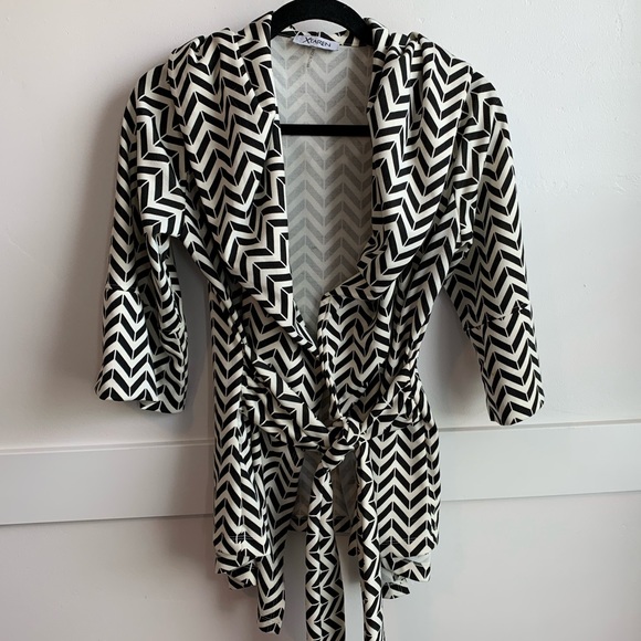 Xtaren Black and White Chevron Cardigan Sweater - Picture 1 of 3